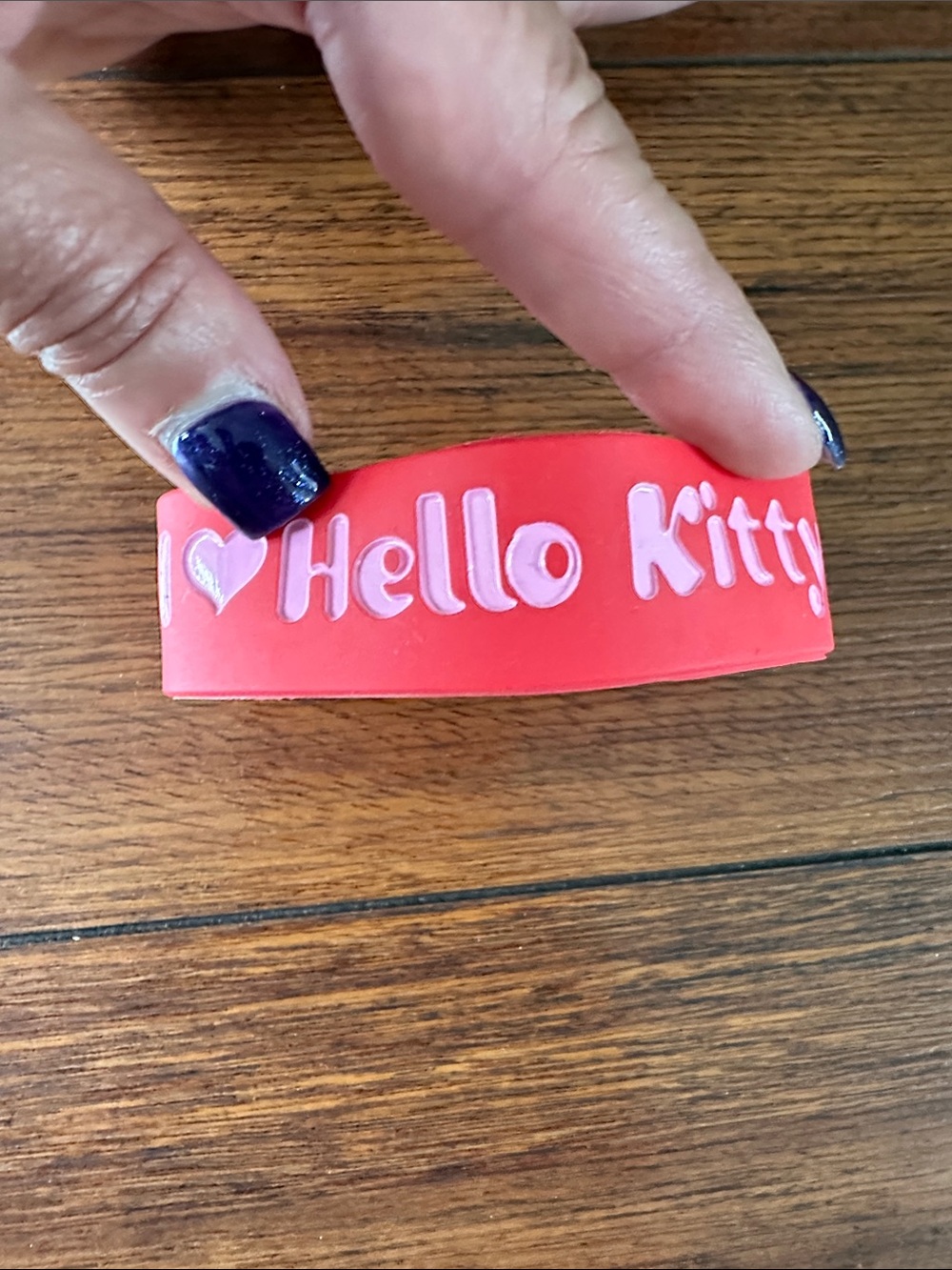🐱🐱Vintage Hello Kitty Red Bracelet with Pink Raised Lettering🐱🐱